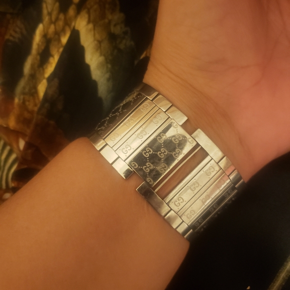Gucci bangle watch - Picture 9 of 10